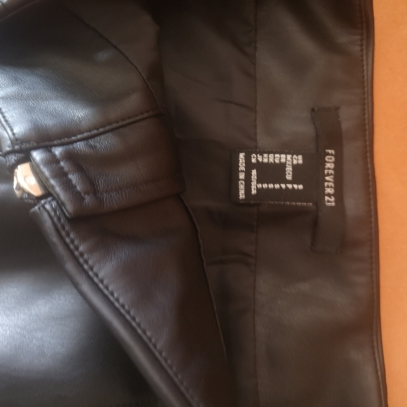 Forever 21 faux leather mini skirt - Picture 2 of 3